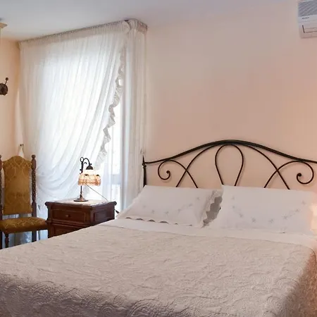 B&B Chiara 3*